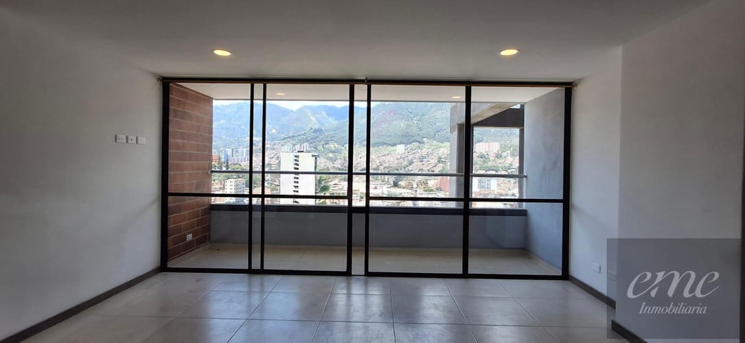 Apartamento de 3 alcobas en venta en Central, Bello, 68 m² · foto 2 de 11