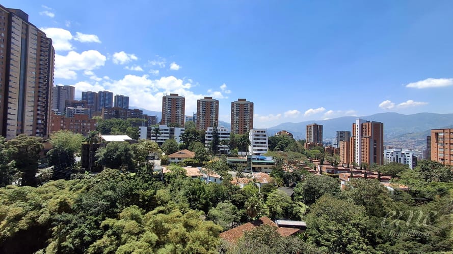 Apartamento de 4 alcobas en arriendo en El Poblado, Medellín, 117 m² · foto 4 de 18