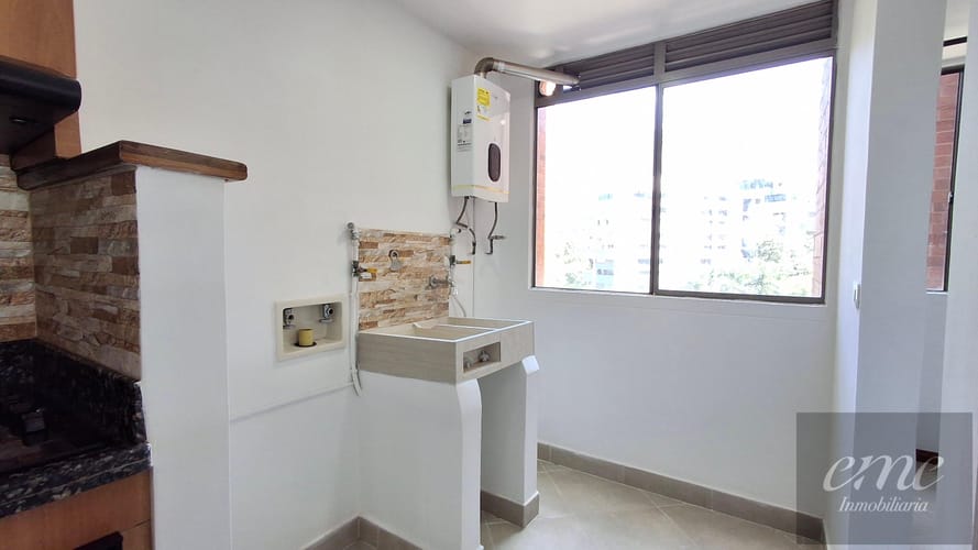 Apartamento de 4 alcobas en arriendo en El Poblado, Medellín, 117 m² · foto 8 de 18