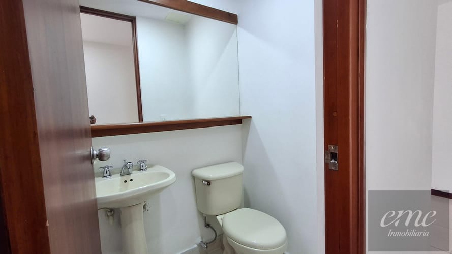 Apartamento de 4 alcobas en arriendo en El Poblado, Medellín, 117 m² · foto 11 de 18