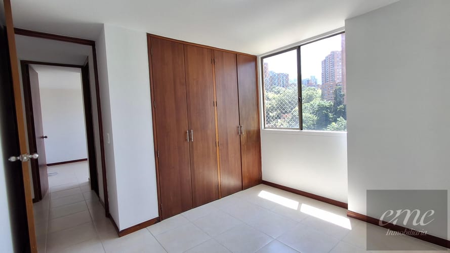 Apartamento de 4 alcobas en arriendo en El Poblado, Medellín, 117 m² · foto 13 de 18