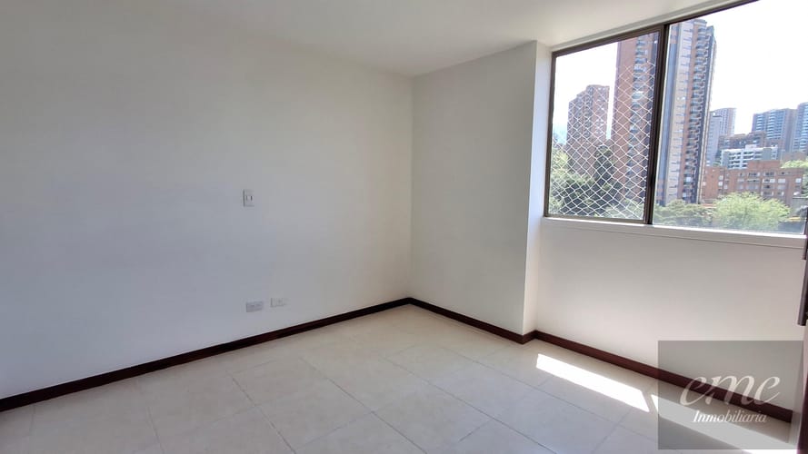 Apartamento de 4 alcobas en arriendo en El Poblado, Medellín, 117 m² · foto 14 de 18