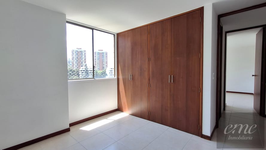 Apartamento de 4 alcobas en arriendo en El Poblado, Medellín, 117 m² · foto 15 de 18