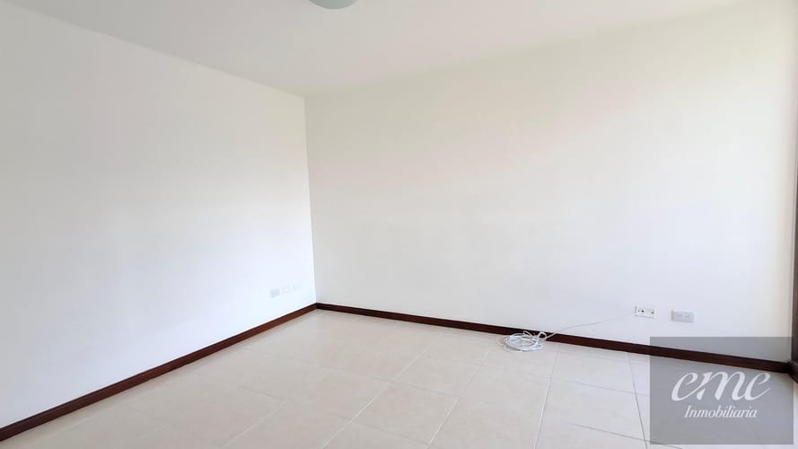Apartamento de 4 alcobas en arriendo en El Poblado, Medellín, 117 m² · foto 16 de 18