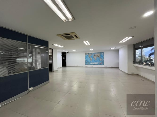 Oficina en arriendo en Los Balsos, Medellín, 93 m² · foto 2 de 5