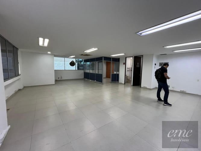 Oficina en arriendo en Los Balsos, Medellín, 93 m² · foto 4 de 5
