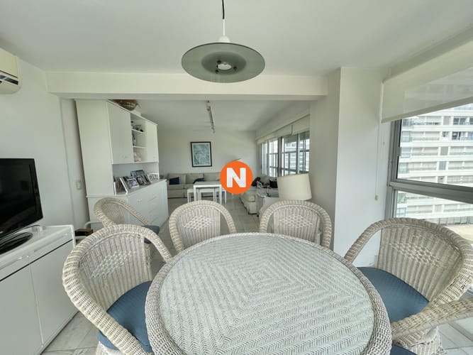 VENTA DE APARTAMENTOP DE 3 DORMITORIOS EN MANSA FRENTE AL MAR EN PUNTA DEL ESTE - foto 2