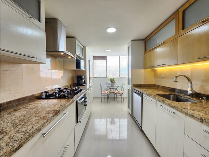 Apartamento de 3 alcobas en venta en San Lucas, Medellín, 190 m² · foto 18 de 24