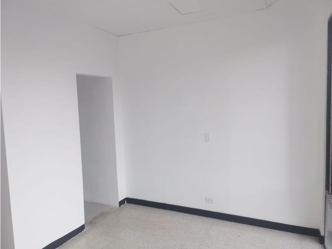 Oficina en arriendo en Los Balsos, Medellín, 35 m² · foto 2 de 4