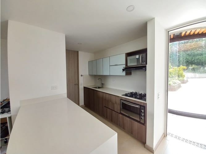 Apartaestudio en venta en El Poblado, Envigado, 60 m² · foto 2 de 24