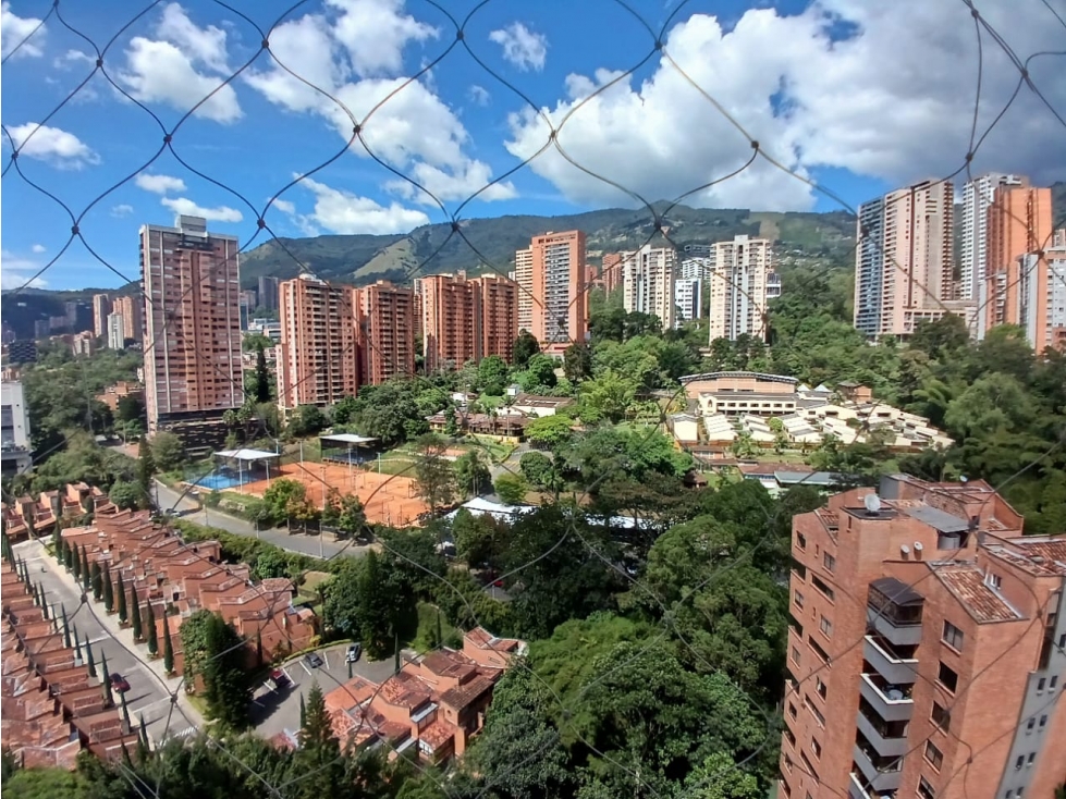 Apartamento de 4 alcobas en arriendo en Los Balsos, Medellín, 118 m² · foto 11 de 22