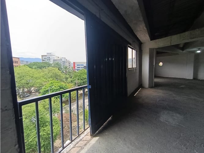 Bodega en venta en Tenche, Medellín, 865 m² · foto 2 de 14