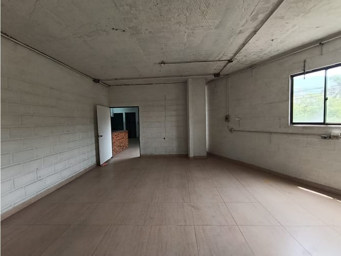 Bodega en venta en Tenche, Medellín, 865 m² · foto 10 de 14