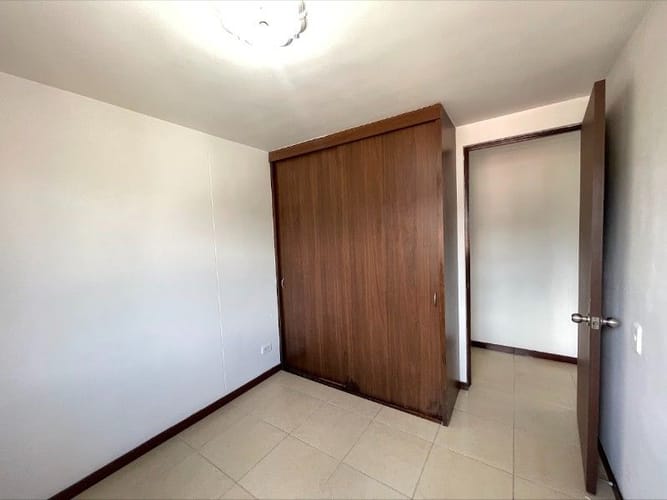 Apartamento de 3 alcobas en arriendo en Las Violetas, Medellín, 75 m² · foto 10 de 16