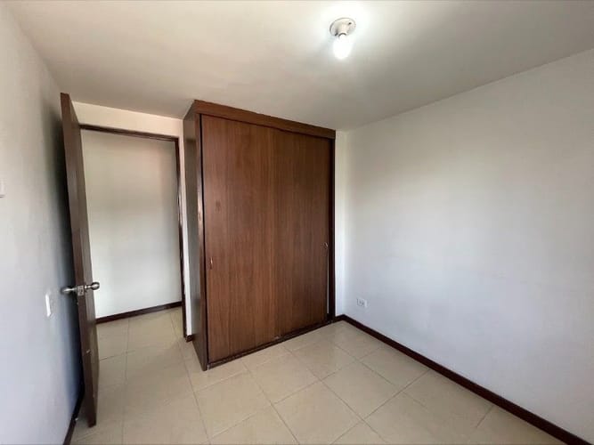 Apartamento de 3 alcobas en arriendo en Las Violetas, Medellín, 75 m² · foto 11 de 16