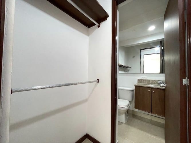 Apartamento de 3 alcobas en arriendo en Las Violetas, Medellín, 75 m² · foto 15 de 16