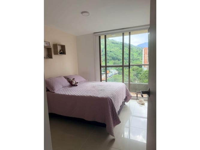 Apartamento de 3 alcobas en venta en Loma De Los Bernal, Medellín, 90 m² · foto 6 de 10