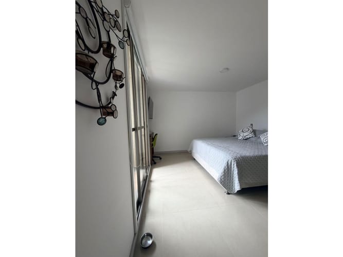 Apartamento de 3 alcobas en venta en Loma De Los Bernal, Medellín, 90 m² · foto 7 de 10