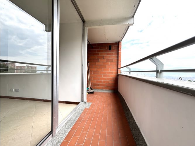 Apartamento de 2 alcobas en arriendo en El Poblado, Medellín, 55 m² · foto 3 de 10