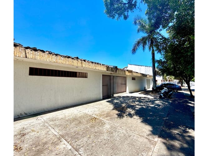 Casa de 6 alcobas en venta en Las Mercedes, Palmira, 483 m² · foto 2 de 11