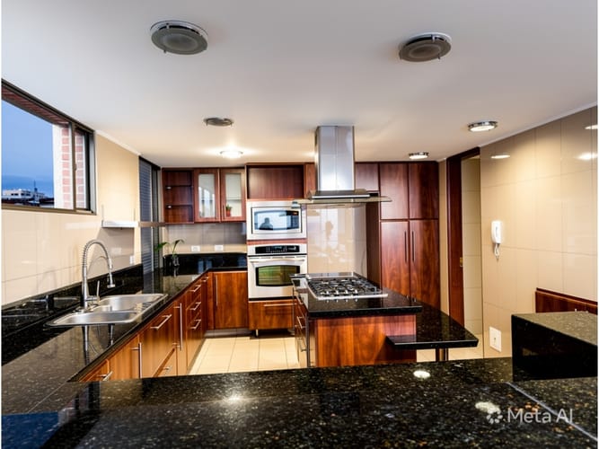 Apartamento en venta en Santa Barbara, Bogotá, 340 m² · foto 9 de 24