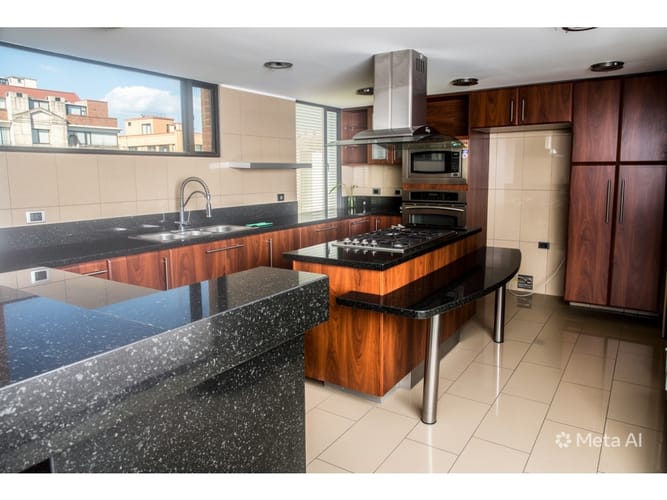 Apartamento en venta en Santa Barbara, Bogotá, 340 m² · foto 10 de 24