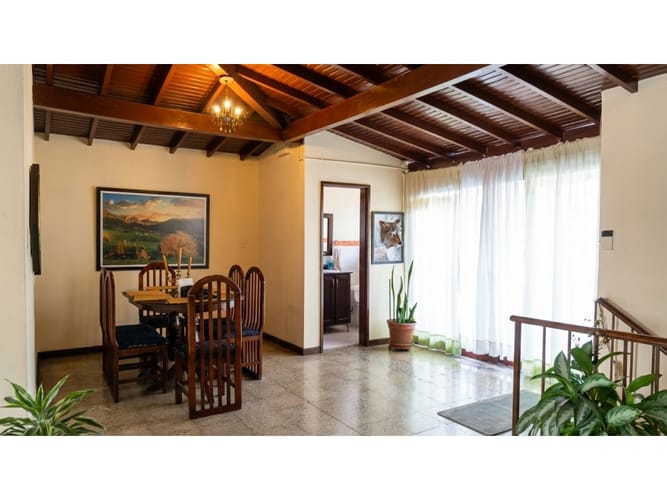 Casa de 4 alcobas en venta en Boston, Medellín, 220 m² · foto 2 de 15