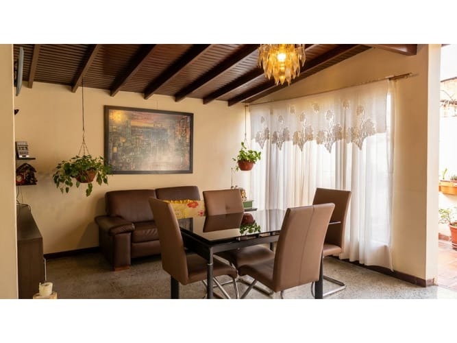 Casa de 4 alcobas en venta en Boston, Medellín, 220 m² · foto 3 de 15