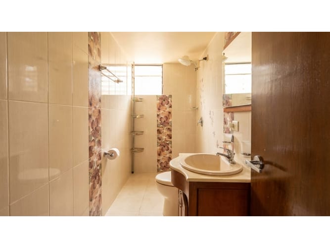 Casa de 4 alcobas en venta en Boston, Medellín, 220 m² · foto 11 de 15