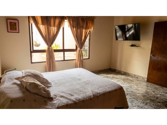 Casa de 4 alcobas en venta en Boston, Medellín, 220 m² · foto 12 de 15