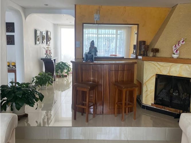 Casa de 4 alcobas en venta en El Contador, Bogotá, 210 m² · foto 3 de 17