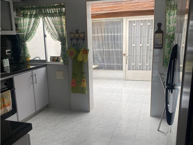 Casa de 4 alcobas en venta en El Contador, Bogotá, 210 m² · foto 8 de 17