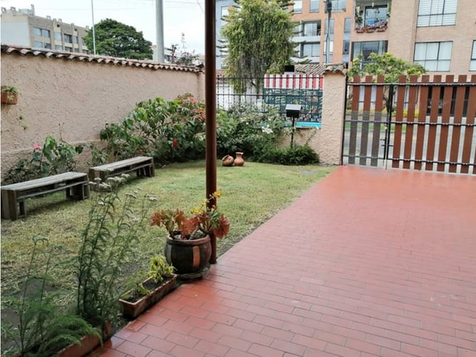 Casa de 4 alcobas en venta en Nueva Autopista, Bogotá, 220 m² · foto 2 de 17