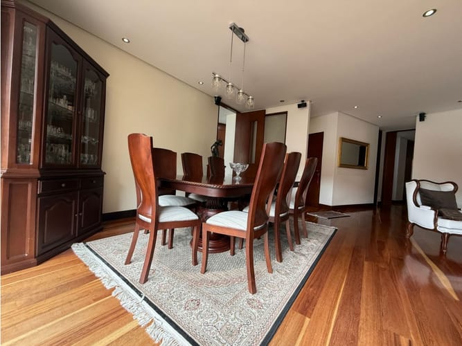Apartamento de 3 alcobas en venta en Los Rosales, Bogotá, 210 m² · foto 2 de 24