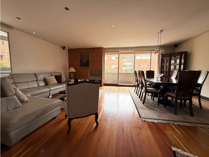 Apartamento de 3 alcobas en venta en Los Rosales, Bogotá, 210 m² · foto 3 de 24