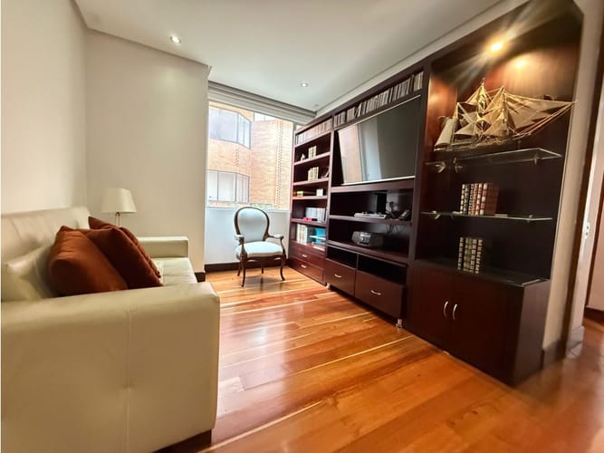 Apartamento de 3 alcobas en venta en Los Rosales, Bogotá, 210 m² · foto 6 de 24