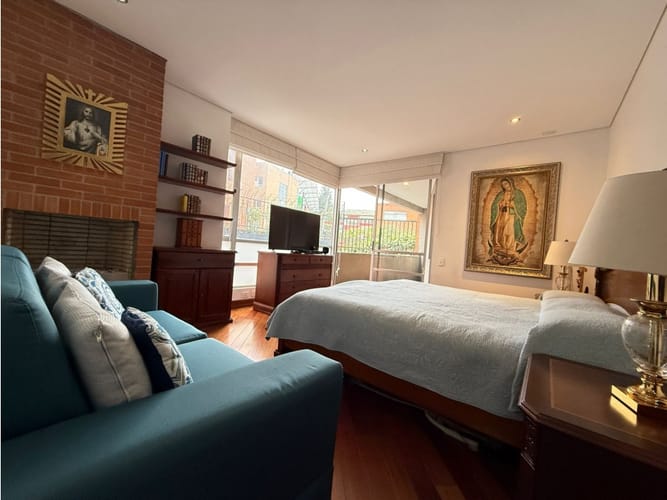 Apartamento de 3 alcobas en venta en Los Rosales, Bogotá, 210 m² · foto 8 de 24