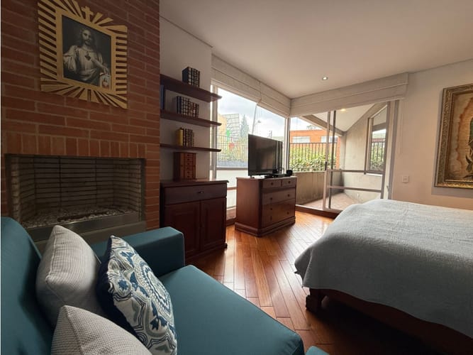 Apartamento de 3 alcobas en venta en Los Rosales, Bogotá, 210 m² · foto 9 de 24