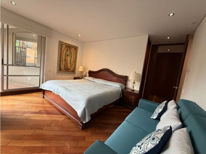 Apartamento de 3 alcobas en venta en Los Rosales, Bogotá, 210 m² · foto 13 de 24
