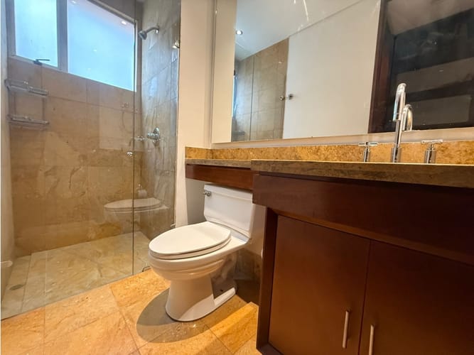 Apartamento de 3 alcobas en venta en Los Rosales, Bogotá, 210 m² · foto 14 de 24