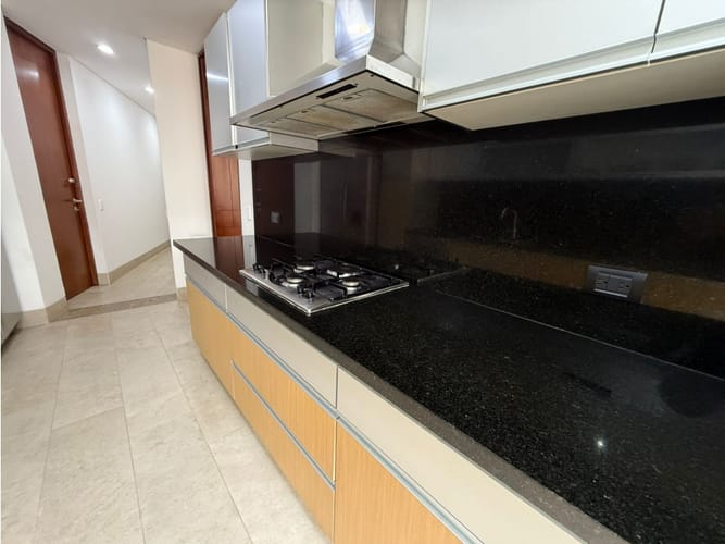 Apartamento de 3 alcobas en venta en Los Rosales, Bogotá, 210 m² · foto 17 de 24