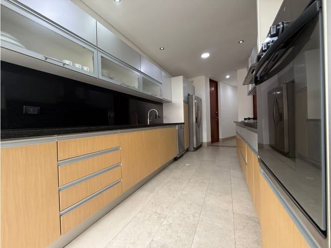 Apartamento de 3 alcobas en venta en Los Rosales, Bogotá, 210 m² · foto 18 de 24