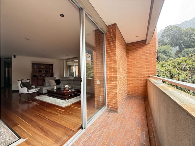 Apartamento de 3 alcobas en venta en Los Rosales, Bogotá, 210 m² · foto 21 de 24