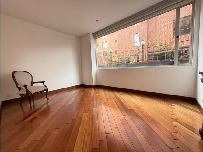Apartamento de 3 alcobas en venta en Los Rosales, Bogotá, 210 m² · foto 22 de 24
