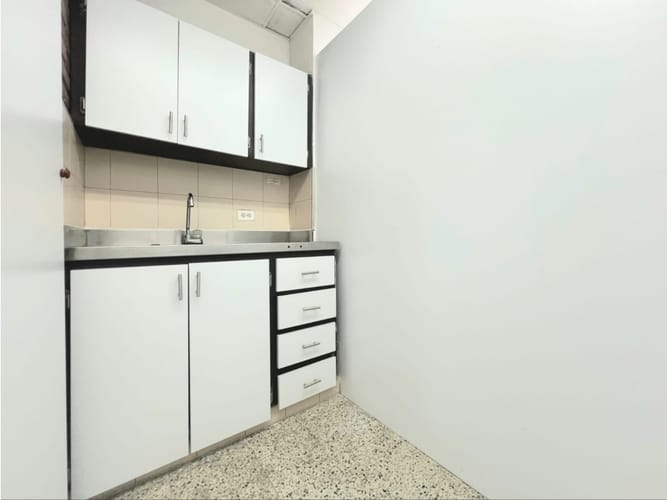 Oficina en arriendo en Suramericana, Medellín, 45 m² · foto 2 de 8
