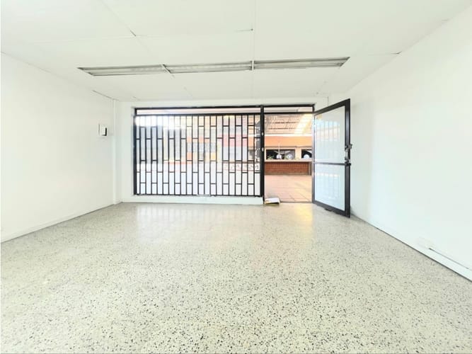 Oficina en arriendo en Suramericana, Medellín, 45 m² · foto 3 de 8