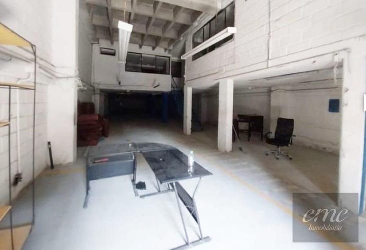 Bodega en arriendo en Cristo Rey, Medellín, 360 m² · foto 4 de 8