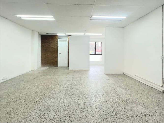 Oficina en arriendo en Suramericana, Medellín, 45 m² · foto 5 de 8