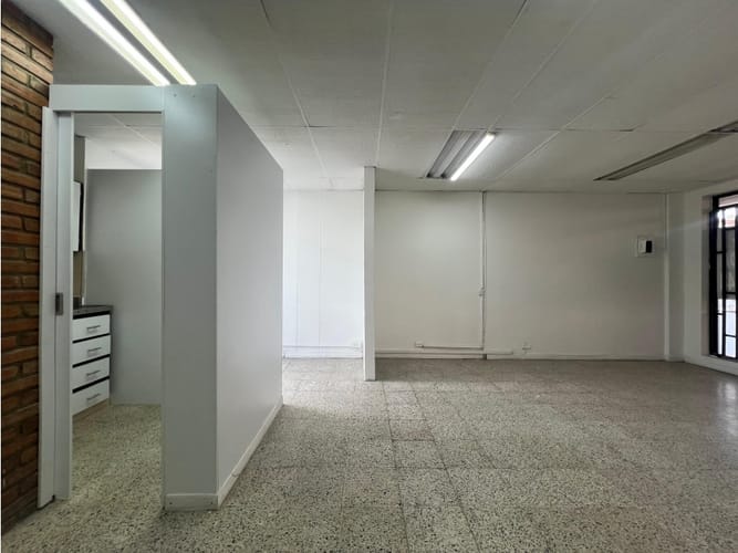 Oficina en arriendo en Suramericana, Medellín, 45 m² · foto 6 de 8
