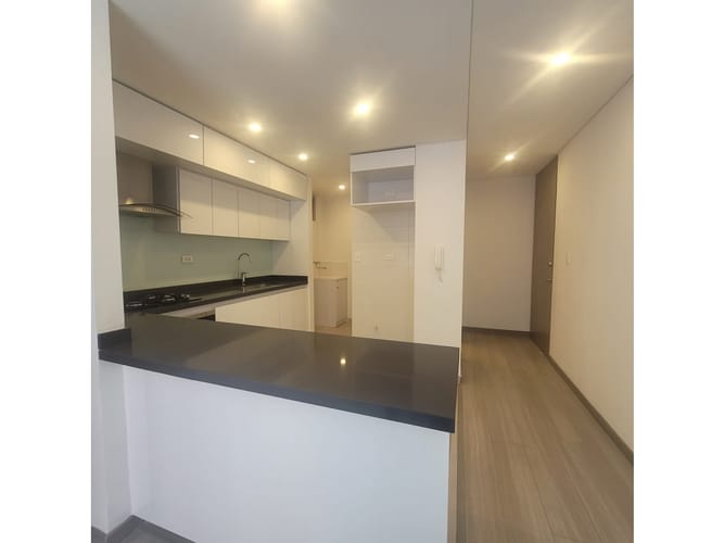 Apartamento de 1 alcoba en venta en Cedritos, Bogotá, 50 m² · foto 2 de 12